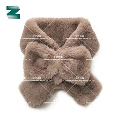 Navržen šátek z umělé kožešiny